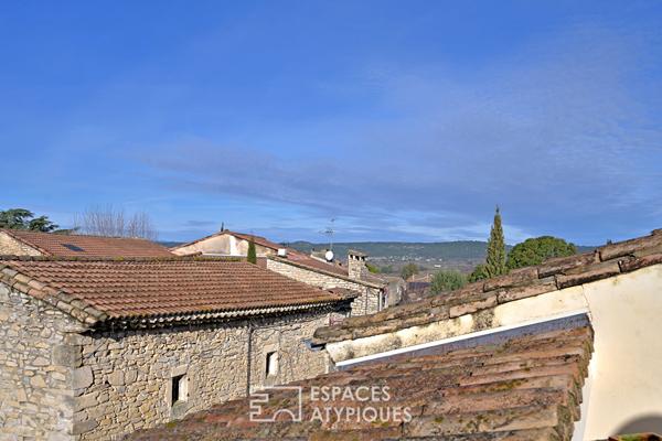 L’élégance d’un ancien chai: Volumes cathédrale et bassin romain