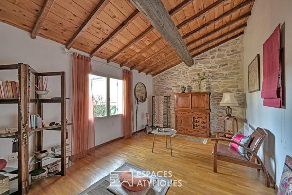 L’élégance d’un ancien chai: Volumes cathédrale et bassin romain