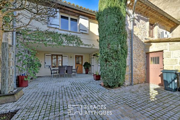 L’élégance d’un ancien chai: Volumes cathédrale et bassin romain