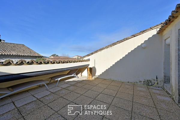 L’élégance d’un ancien chai: Volumes cathédrale et bassin romain