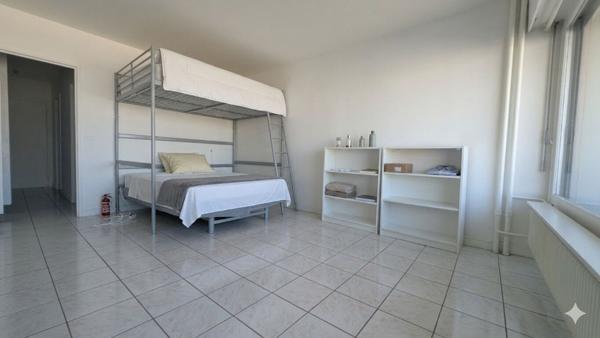 1 pièce Tour Super-Italie avec balcon