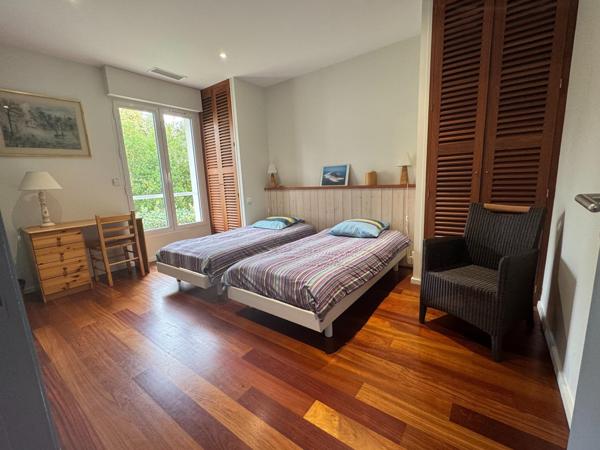 Piraillan , au calme, villa spacieuse 242m²