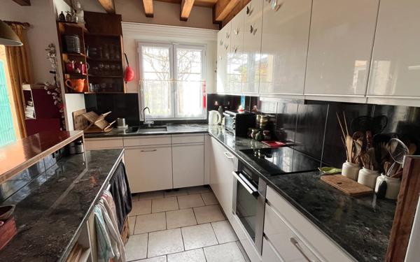 Maison à vendre    5 pièces • 180 m2 L'Isle-sur-la-Sorgue