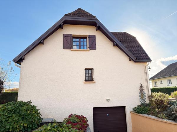 Maison de 1978 de 150 m2, 4 chambres, sous-sol et terrain.
