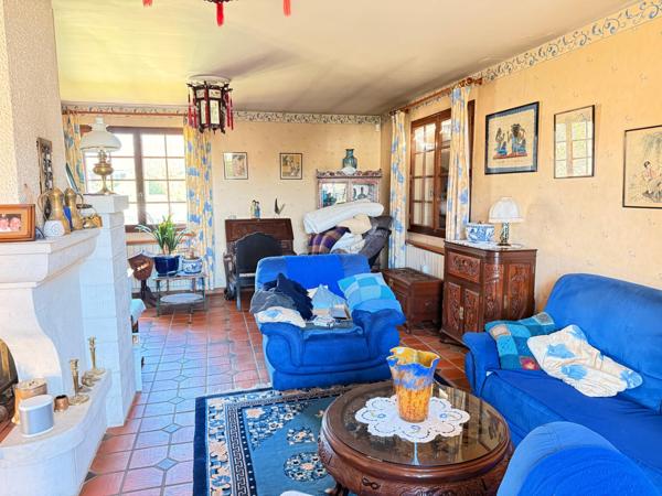 Maison de 1978 de 150 m2, 4 chambres, sous-sol et terrain.