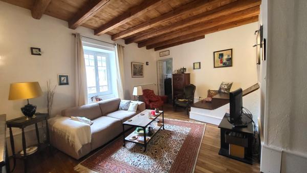 MAISON DE 145M² AU COEUR DE BEAUJEU AVEC 1700m² DE TERRAIN