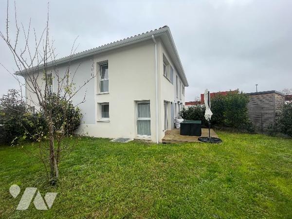 Appartement T3 en duplex avec jardin et 2 places de parking