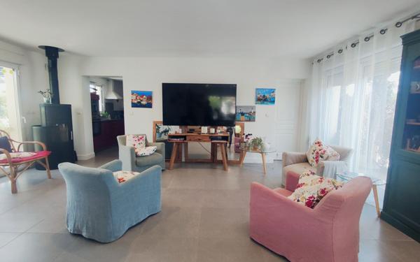 Maison à vendre    5 pièces •  Thénac