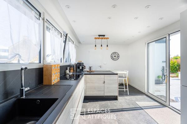 Contemporaine rénovée en coeur de Bourg à 200 m du Golfe du Morbihan