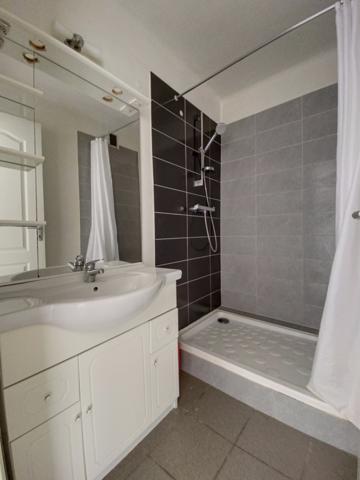Appartement
                                                                                                                                                                                                                                                                                                                        2 pièce(s)                                                                                                                                                                                                          1 chambre(s)                                                                                                                                                                                                          41.61  m²