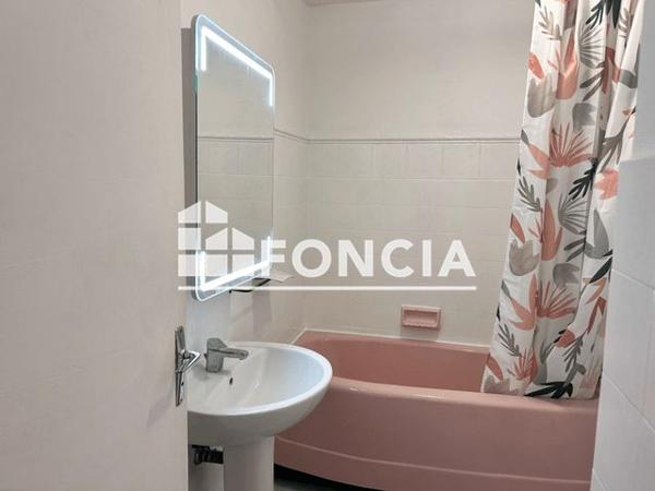 Location Appartement 2 pièces 34.57 m² - 53 MONTEE DES GALETS Six Fours Les Plages 83140