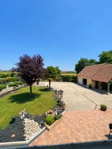 Exclusivité - Spay - Ancienne fermette restaurée 151 m2 au c