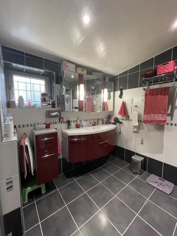 Exclusivité - Spay - Ancienne fermette restaurée 151 m2 au c