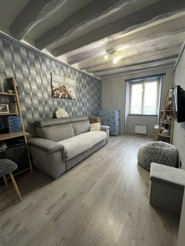 Exclusivité - Spay - Ancienne fermette restaurée 151 m2 au c