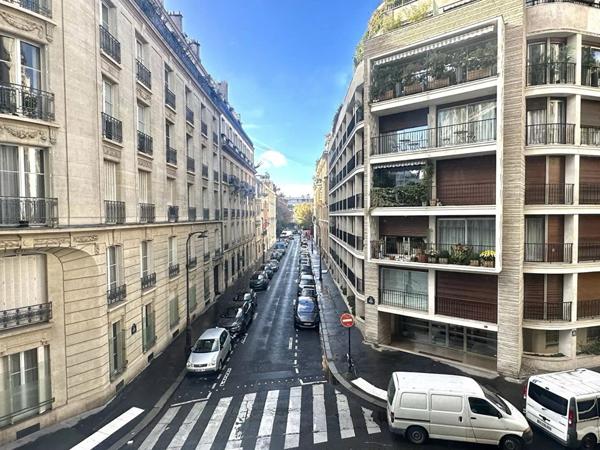 Appartement refait à neuf - deux chambres - 16 ème nord.