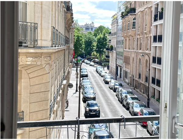 Appartement refait à neuf - deux chambres - 16 ème nord.