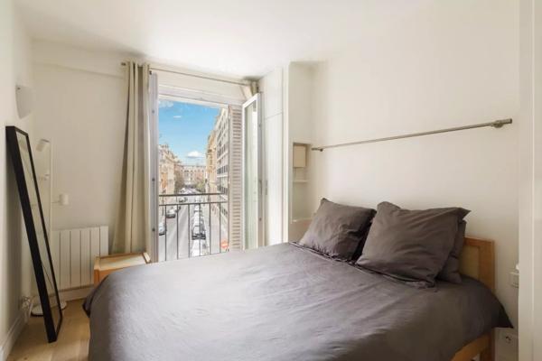 Appartement refait à neuf - deux chambres - 16 ème nord.