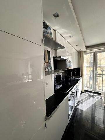 Appartement refait à neuf - deux chambres - 16 ème nord.