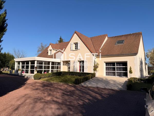 Maison de standing , 300 m2 , avec piscine en lisière de foret