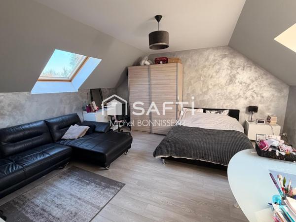 Maison de standing , 300 m2 , avec piscine en lisière de foret