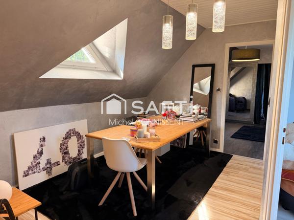 Maison de standing , 300 m2 , avec piscine en lisière de foret