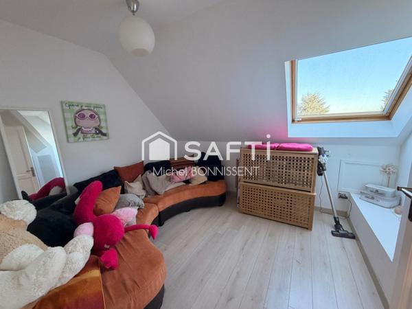 Maison de standing , 300 m2 , avec piscine en lisière de foret