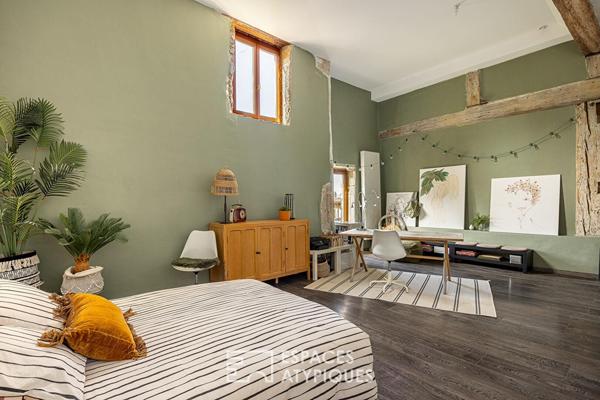 Maison ancienne avec jardin et piscine