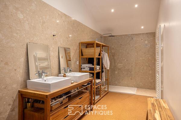 Maison ancienne avec jardin et piscine