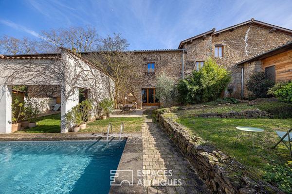 Maison ancienne avec jardin et piscine