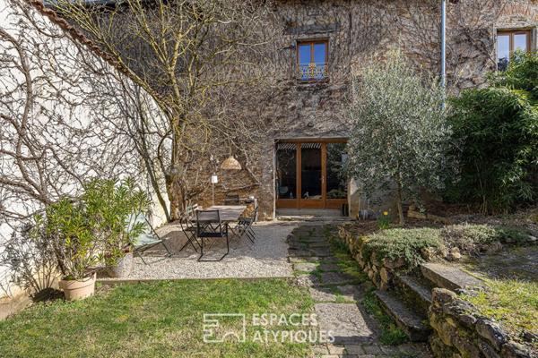 Maison ancienne avec jardin et piscine