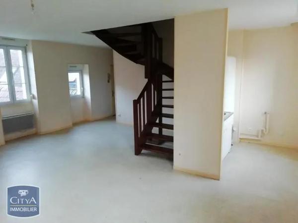 Appartement à louer 3 pièces 62.17m² Saint-Amand-Montrond (18200)