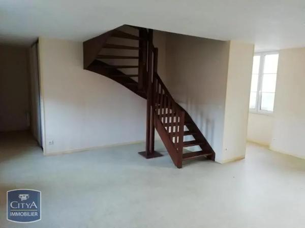 Appartement à louer 3 pièces 62.17m² Saint-Amand-Montrond (18200)