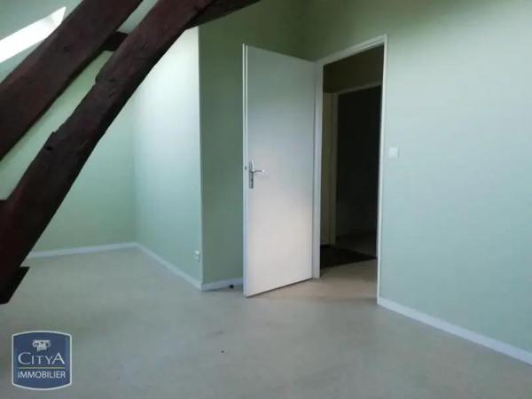 Appartement à louer 3 pièces 62.17m² Saint-Amand-Montrond (18200)