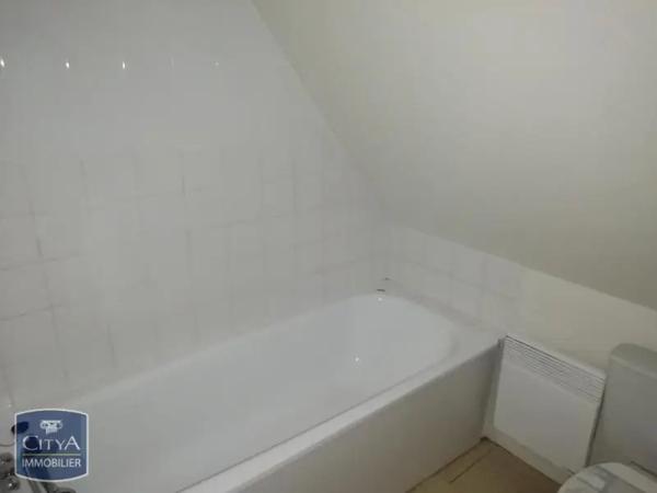 Appartement à louer 3 pièces 62.17m² Saint-Amand-Montrond (18200)