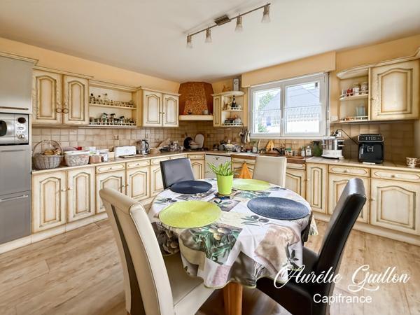 Maison familiale 152 m² – 5 chambres – Sous-sol complet – Piscine chauffée – Bourg de La Chapelle-Caro