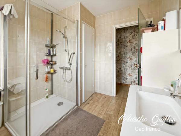 Maison familiale 152 m² – 5 chambres – Sous-sol complet – Piscine chauffée – Bourg de La Chapelle-Caro