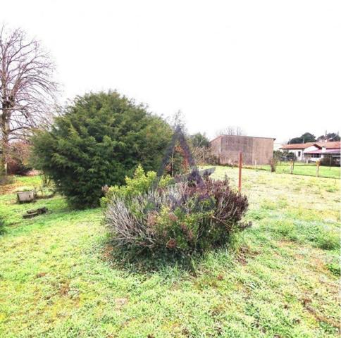 Terrain constructible de 870 m² dans le centre de Coutras