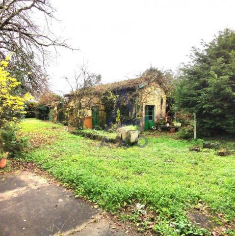 Terrain constructible de 870 m² dans le centre de Coutras