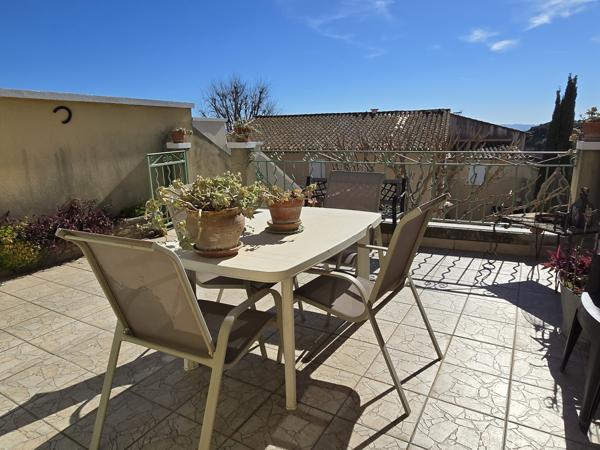 Maison avec appartement indépendant, garage et terrasses, vue Alpilles