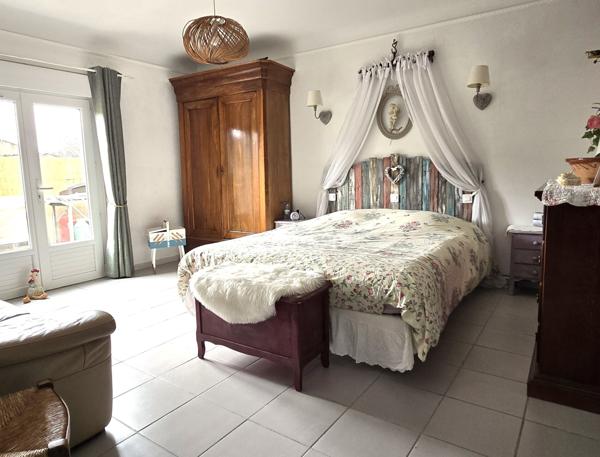 Maison avec appartement indépendant, garage et terrasses, vue Alpilles