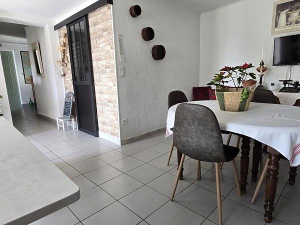 Maison avec appartement indépendant, garage et terrasses, vue Alpilles