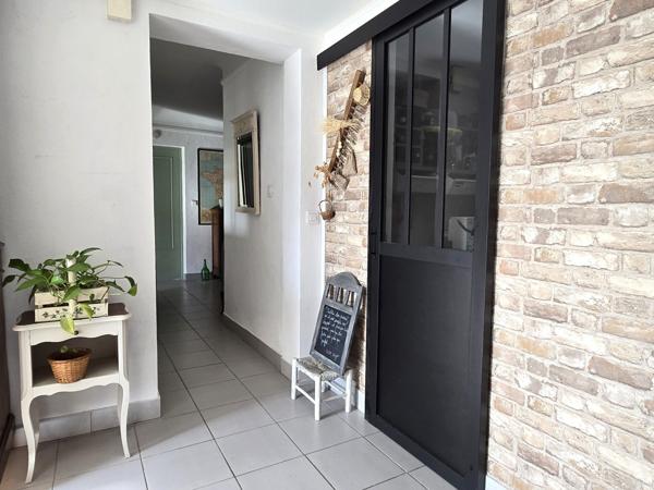 Maison avec appartement indépendant, garage et terrasses, vue Alpilles