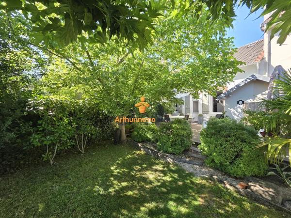 Vente                                                      Maison
                        
                     5 pièces                      129 m2                     à Tarbes