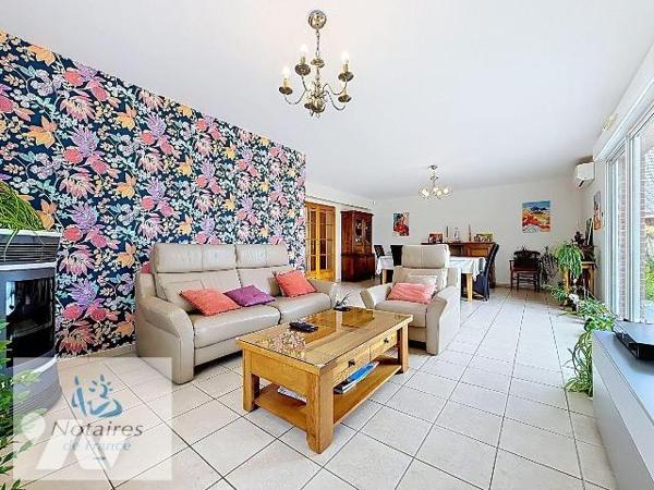 EN EXCLUSIVITE CHEZ VOTRE NOTAIRE 

A VENDRE - MAISON INDIVIDUELLE  EN SEMI PLAIN PIED - 3 CH...