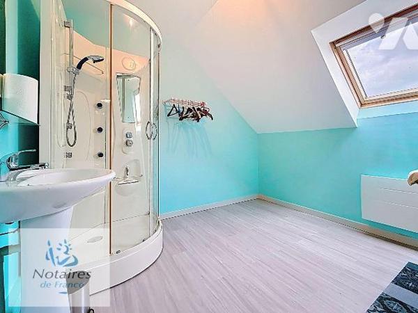 EN EXCLUSIVITE CHEZ VOTRE NOTAIRE 

A VENDRE - MAISON INDIVIDUELLE  EN SEMI PLAIN PIED - 3 CH...