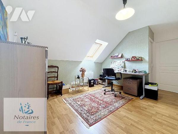 EN EXCLUSIVITE CHEZ VOTRE NOTAIRE 

A VENDRE - MAISON INDIVIDUELLE  EN SEMI PLAIN PIED - 3 CH...