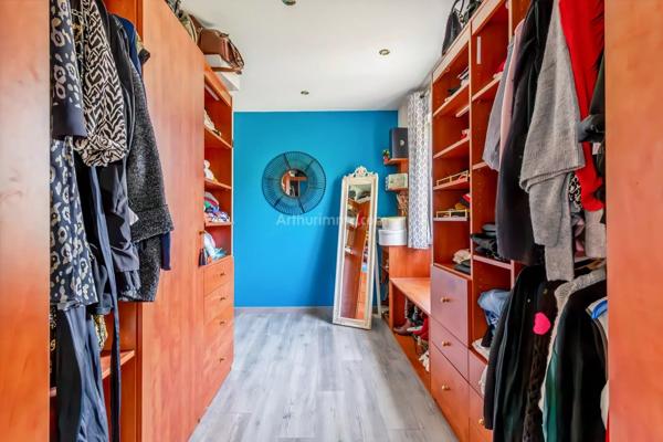 Vente                                                      Maison
                        
                     7 pièces                      181 m2                     à Thorigny-sur-Marne