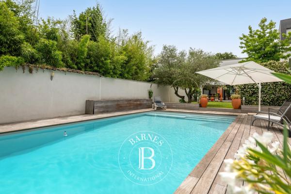 Chassieu, Maison 6 Chambres -  242 m² à vendre