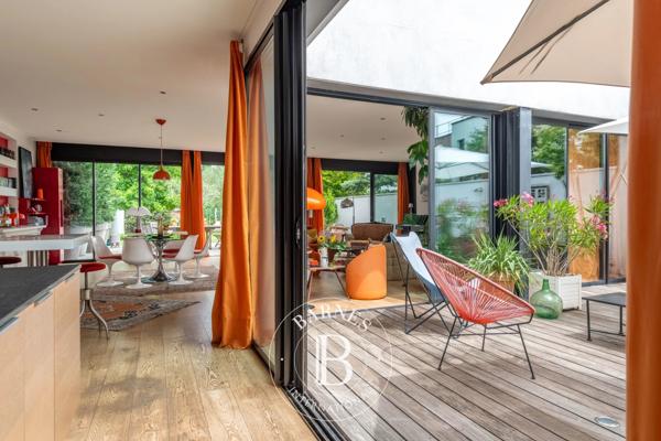 Chassieu, Maison 6 Chambres -  242 m² à vendre