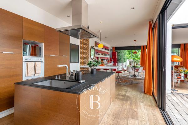 Chassieu, Maison 6 Chambres -  242 m² à vendre